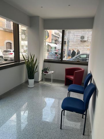 Ufficio in commerciale in Via Bebio