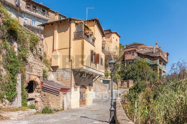 Casa indipendente in residenziale in Via Giulio Roncacci
