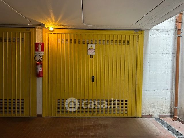 Garage/posto auto in residenziale in Via Marcona 17