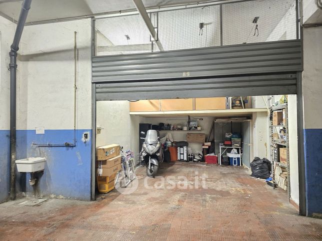 Box/posto auto in residenziale in Via Vestricio Spurinna 149