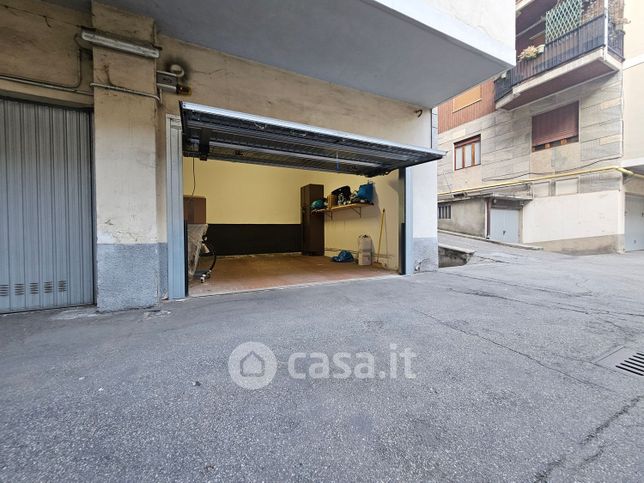 Box/posto auto in residenziale in Via Stefano Maria Clemente 19