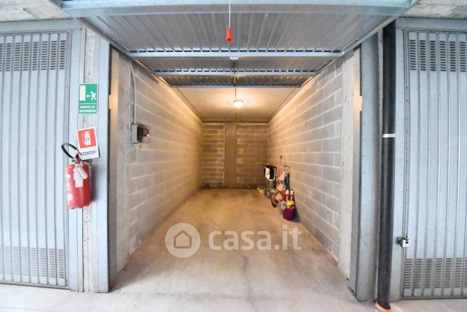 Box/posto auto in residenziale in Via Carlo Porta 30