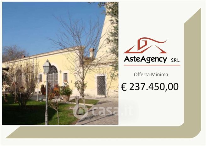 Villetta a schiera in residenziale in Contrada Posta Farano 74