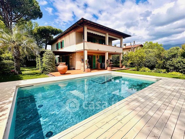 Villa in residenziale in 