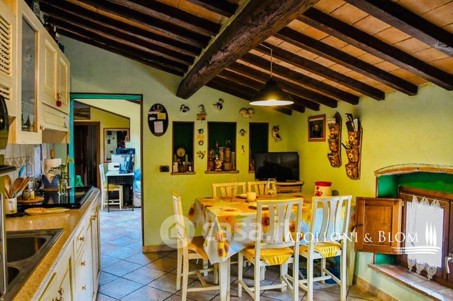Appartamento in residenziale in Via Cassia Nord 56