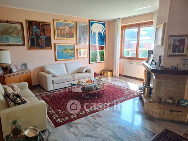 Casa bi/trifamiliare in residenziale in Via Signorelli