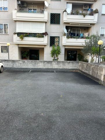 Box/posto auto in residenziale in Via del Pianeta Venere 79