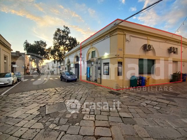 Attività/licenza (con o senza mura) in commerciale in Corso Umberto I' 5
