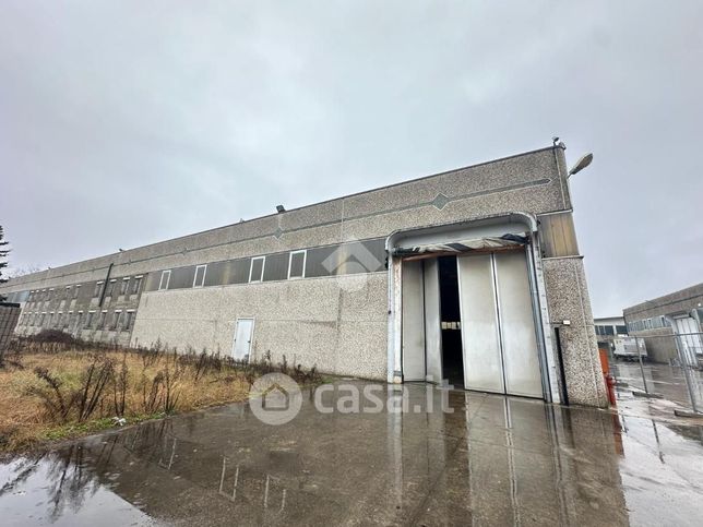 Capannone in commerciale in Via Aldo Moro 20