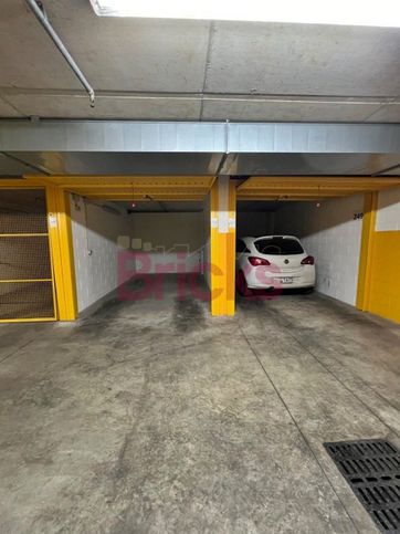 Box/posto auto in residenziale in Via Luigi Settembrini 19