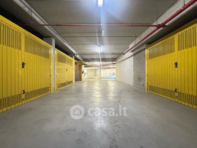 Box/posto auto in residenziale in Piazza Dante