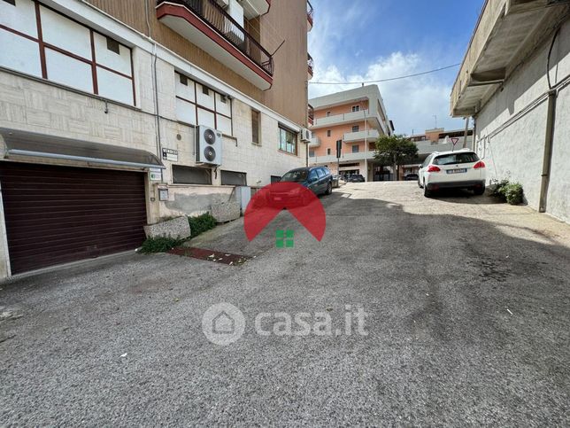 Capannone in commerciale in 