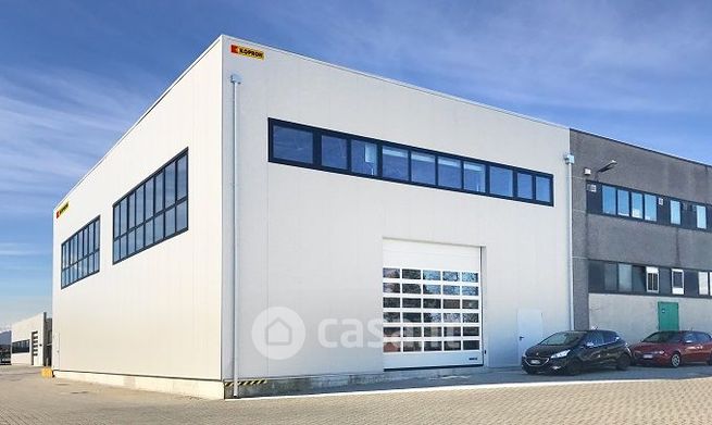 Capannone in commerciale in Strada Provinciale di Caserta 168