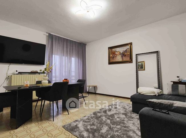 Appartamento in residenziale in Via E. Curiel 29