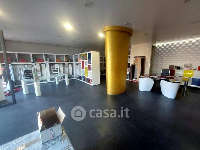 Capannone in commerciale in Via Catagnina