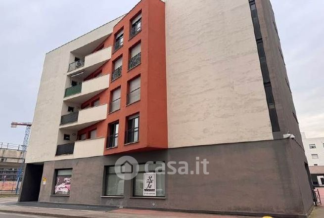 Ufficio in commerciale in Via degli Alpini
