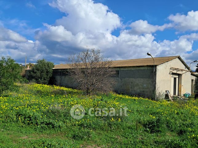 Capannone in commerciale in Viale dell'Autonomia Regionale Sarda