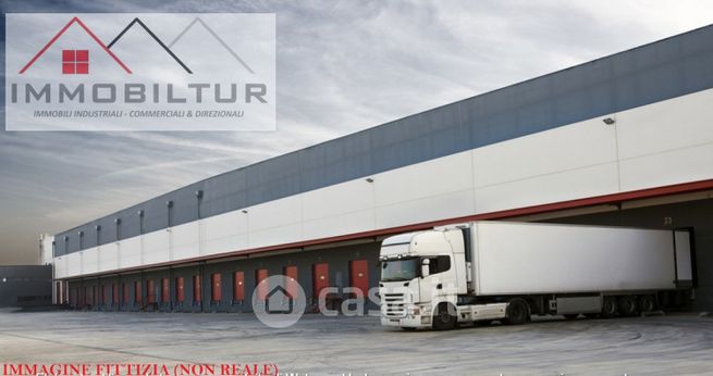 Capannone in commerciale in