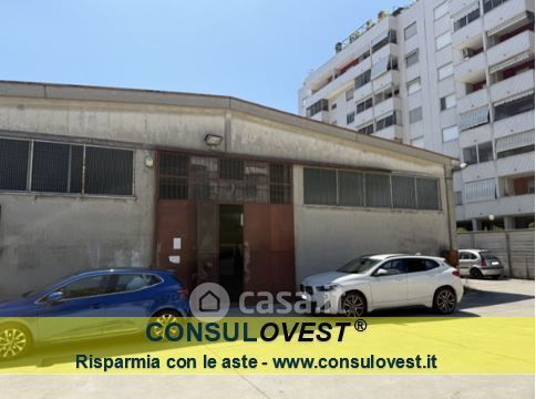 Capannone in commerciale in Via Marche 22