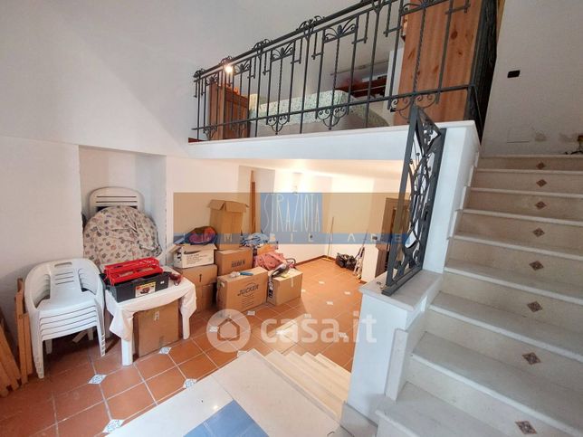 Casa indipendente in residenziale in Via Nicola Longo
