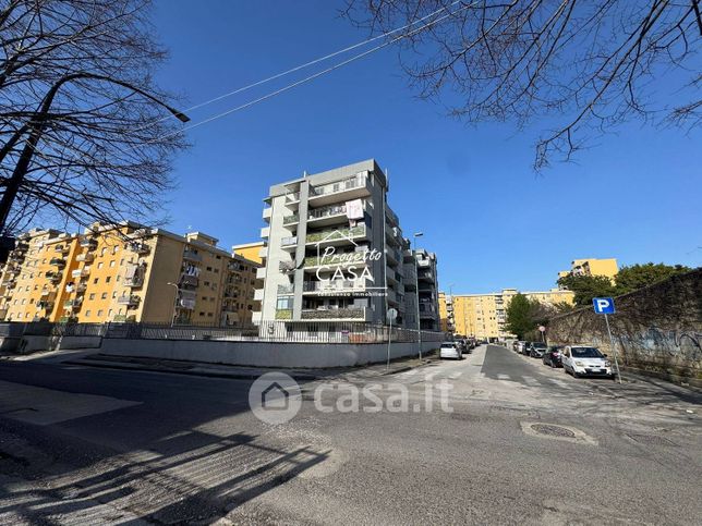 Box/posto auto in residenziale in Via Angelo Camillo de Meis