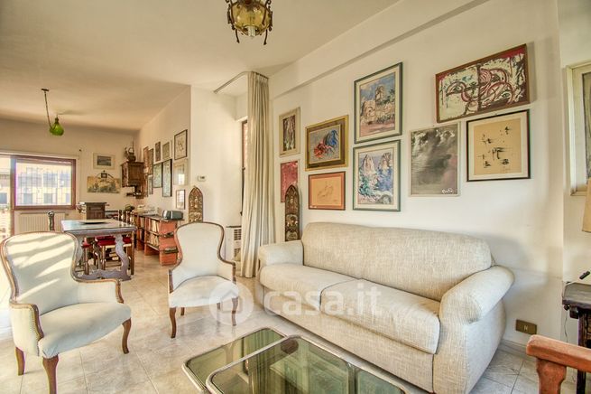 Casa bi/trifamiliare in residenziale in Via Sant'Agata di Militello 29