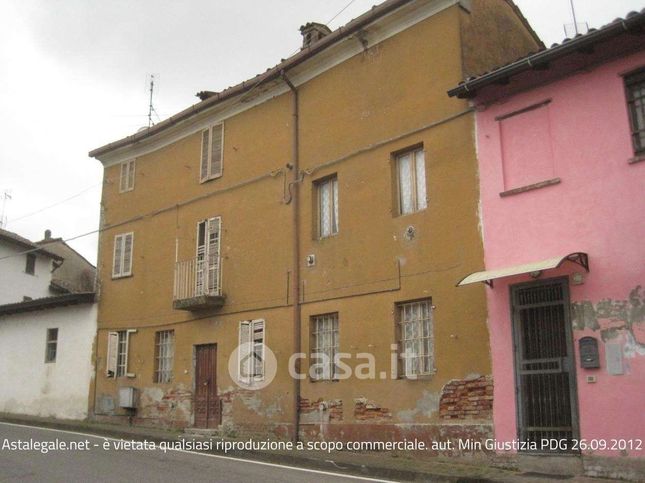 Casa bi/trifamiliare in residenziale in Via G. Marconi 24