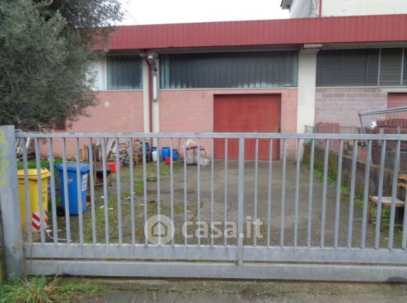Capannone in commerciale in Via Isaac Newton 38