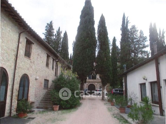 Negozio/locale commerciale in commerciale in Pieve del Vescovo