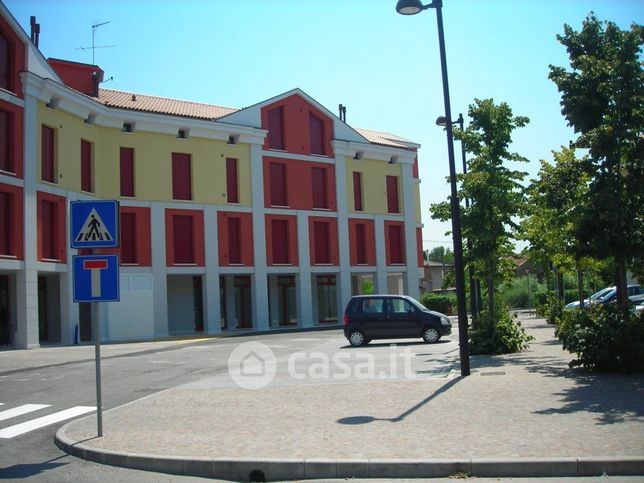 Garage/posto auto in residenziale in Via Roma 41