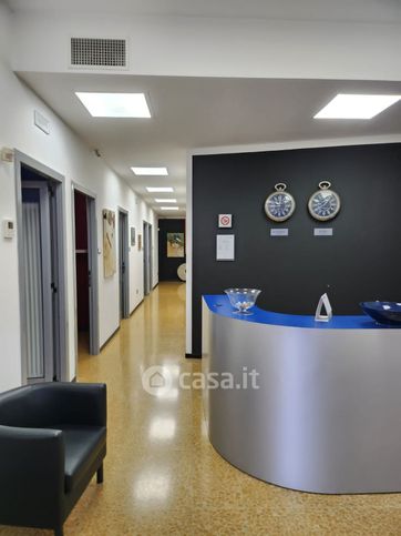 Ufficio in commerciale in 