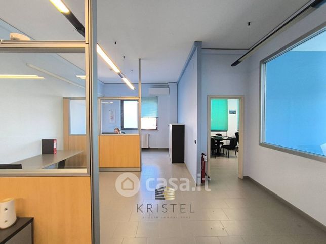 Ufficio in commerciale in Via Aterno 20