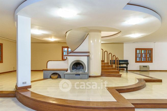 Villa in residenziale in Via della Resistenza 56