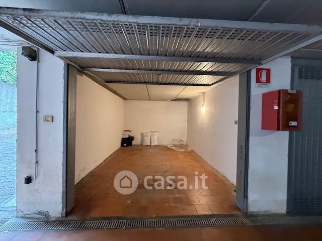 Box/posto auto in residenziale in Via Aurelia 120