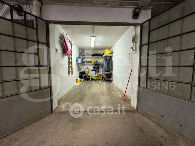 Box/posto auto in residenziale in Via Andrea Costa