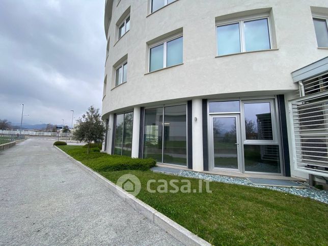 Attività/licenza (con o senza mura) in commerciale in Corso Alcide de Gasperi 45