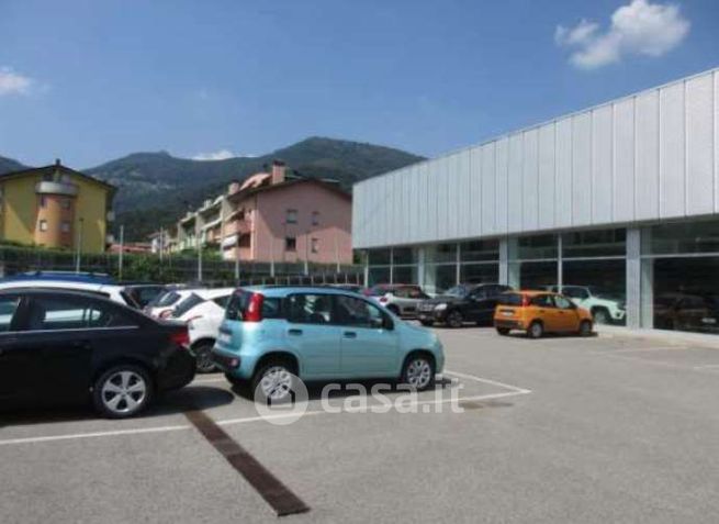 Capannone in commerciale in Via Missionario Pietro Noris