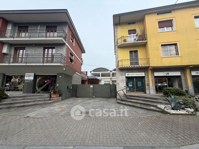 Capannone in commerciale in Via Alfredo Catalani 9
