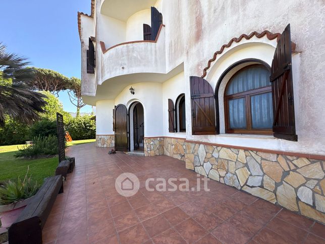 Casa bi/trifamiliare in residenziale in Villaggio del Sisto 61