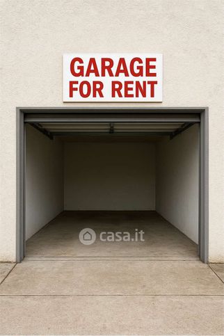 Box/posto auto in residenziale in Via Udine