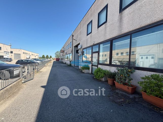 Capannone in commerciale in Via Dismano 118