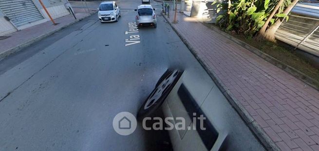 Capannone in commerciale in Via Tevere 114
