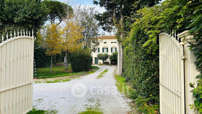 Casa bi/trifamiliare in residenziale in Via Pisana Livornese 39