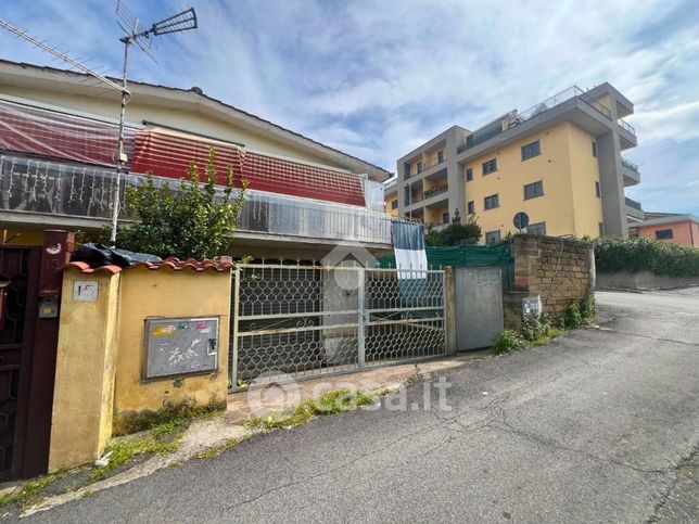 Box/posto auto in residenziale in Via Pedara 3