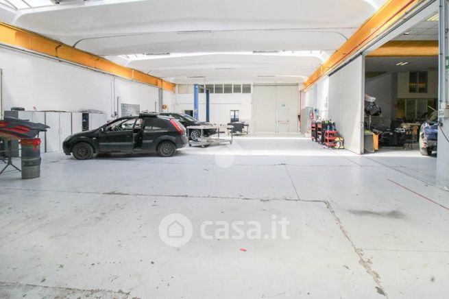Capannone in commerciale in Via degli Artigiani 4