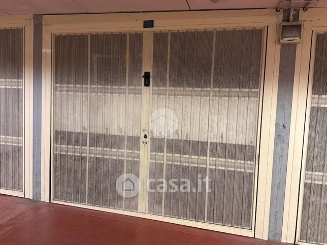 Box/posto auto in residenziale in Via Ausonia