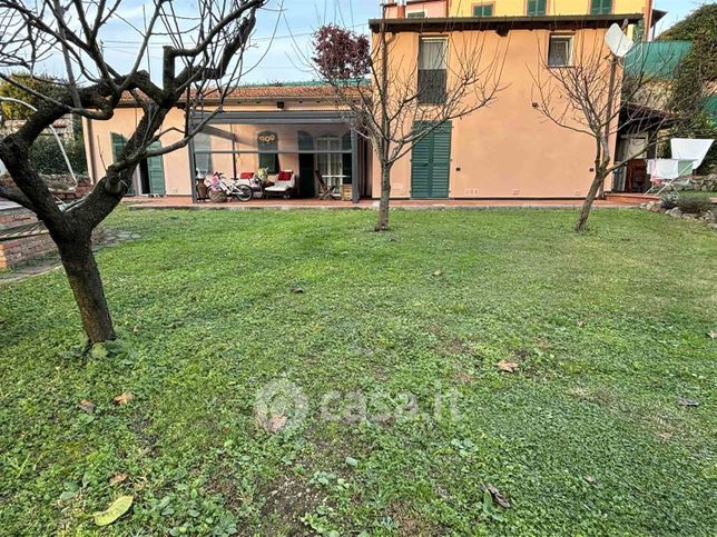 Casa indipendente in residenziale in