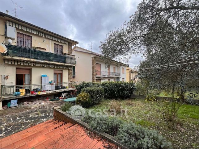 Casa bi/trifamiliare in residenziale in Via Montopolo