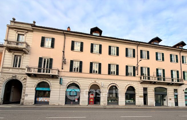 Ufficio in commerciale in Via Luigi Sacco 4
