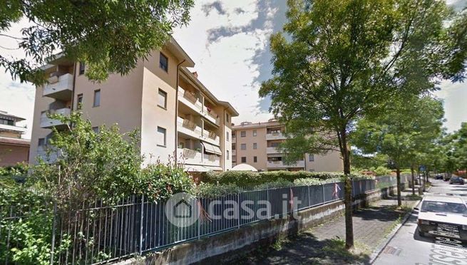 Box/posto auto in residenziale in Via Bravi 29